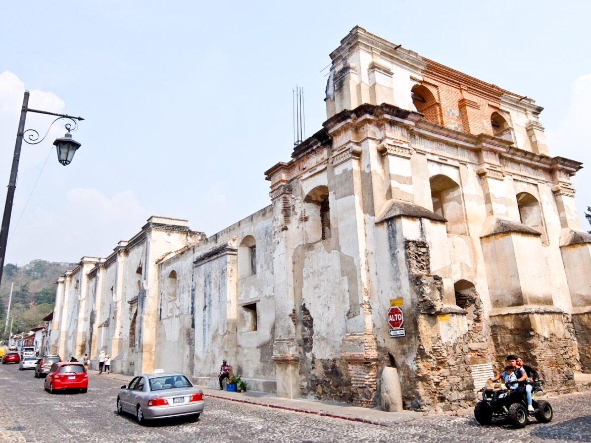 Antiqua Ruined Church, the best place to visit in Guatemala