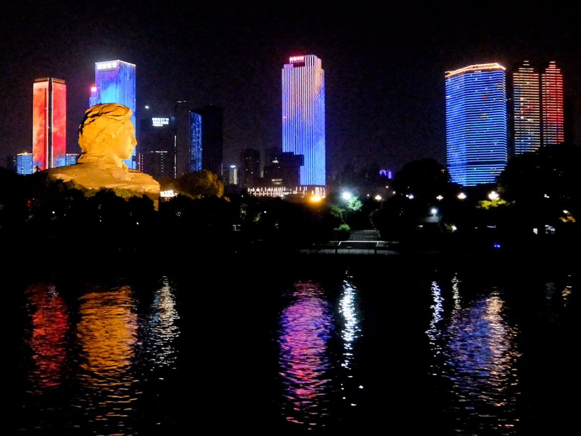 Changsha Light Show w Mao