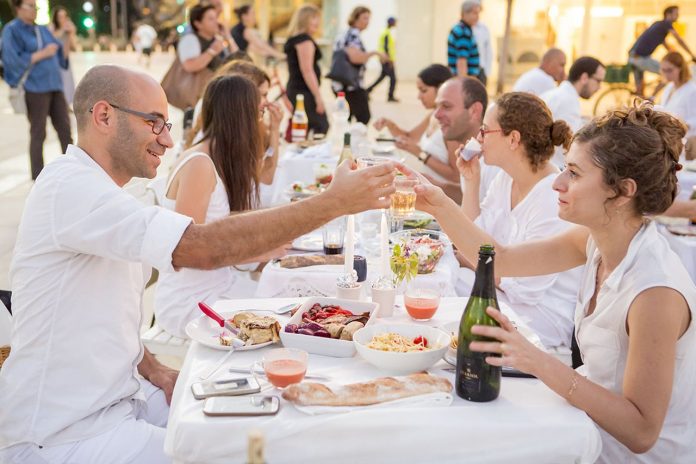 Shabbat dinner c. Kfir Bolotin