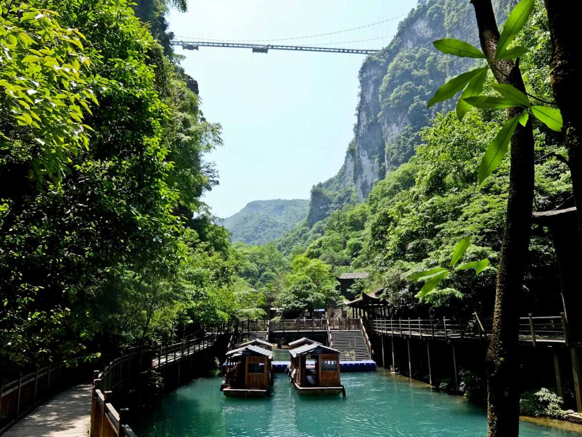 Zhangjiajie Glass Bridge w boats